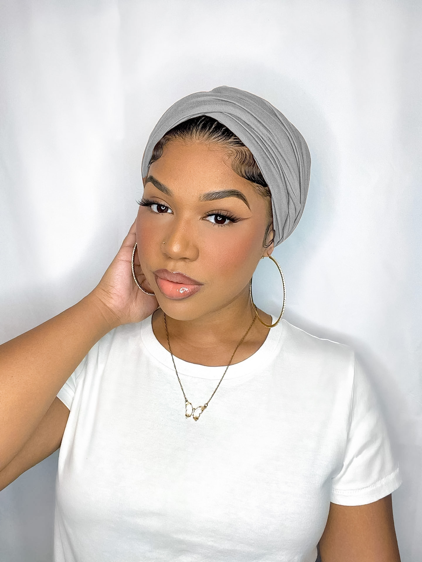 Sequined Layered Lace Turban Headwrap in Light Gray

GEL 11 0326 Micro Fiber Towel Turban - Gray – Grace Eleyae main image 2